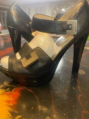 Michael KorsBeverly platform 4 inch leather heels 9.5